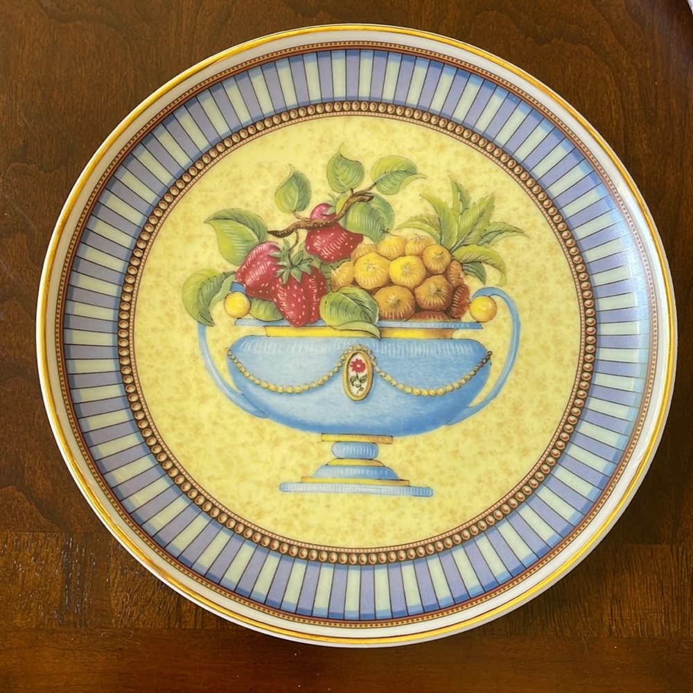 Porcelain Limoges Renaissance 7.75” plate gold rim strawberries and figs